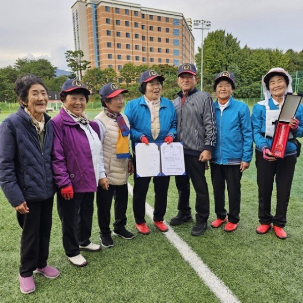 제18회 영주풍기인삼배 생활체육 동호인 초청 게이트볼대회 수상 사진(문경 아리랑 팀).jpeg