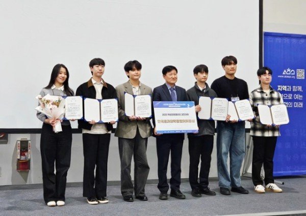 (우측부터) 최우진, 김대현 학생.jpg