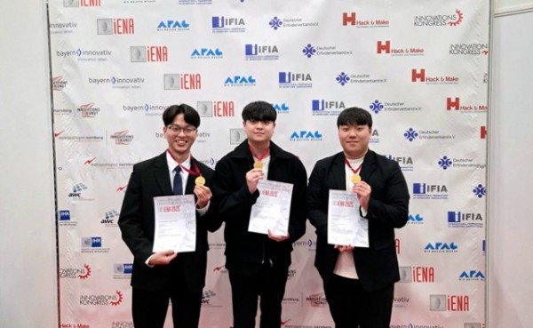 왼쪽부터 성은총, 김범석, 우찬민 학생.jpg