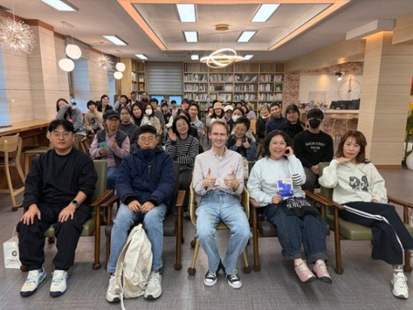 관련사진1(푸른 눈으로 본 지극히 사적인 한국).JPG