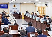 2025.12.04_제359회_제2차_정례회_제4차_예산결산특별위원회_23(12.4~5)_1.jpg