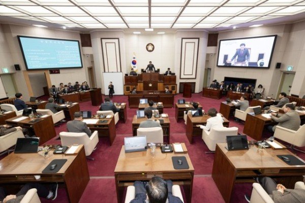 제292회 구미시의회 제2차 정례회 제2차 본회의 개회-본회의장 전경.jpg