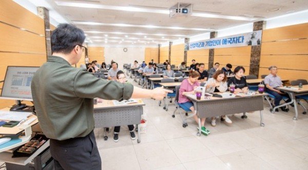 [일자리경제과]구미소상공인종합센터에서 소셜미디어마케팅 교육하는 중.jpg