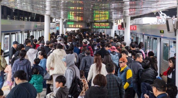 [낭만관광과]2025년 11월 8일 토요일(구미역 인파)4.jpg