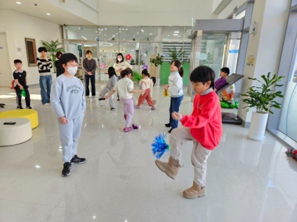 [아이돌봄과]새마을24시  전통놀이 프로그램.jpg