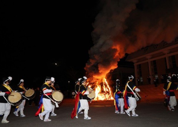 2-2. 사진(영양군, 정월대보름 달맞이 행사 열려).jpg