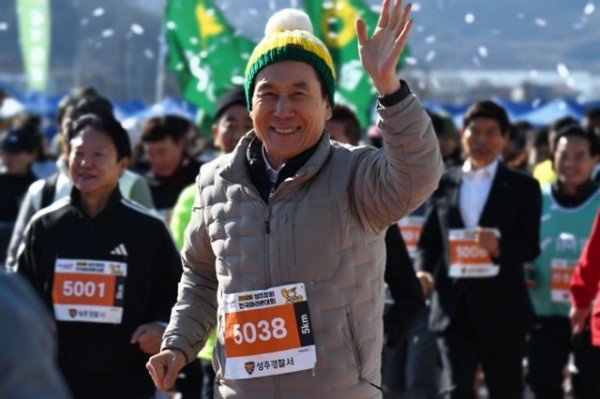 첨부3. 260308 성주참외 전국마라톤대회1(이강덕 경북중흥 캠프 제공).jpg