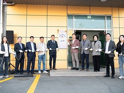 [가족정책과]구미시  여성친화기업 인증 현판 제막…일‧가정 양립 기업문화 확산 현판 제막.jpg