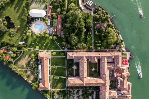 다운로드 (4).jpeg