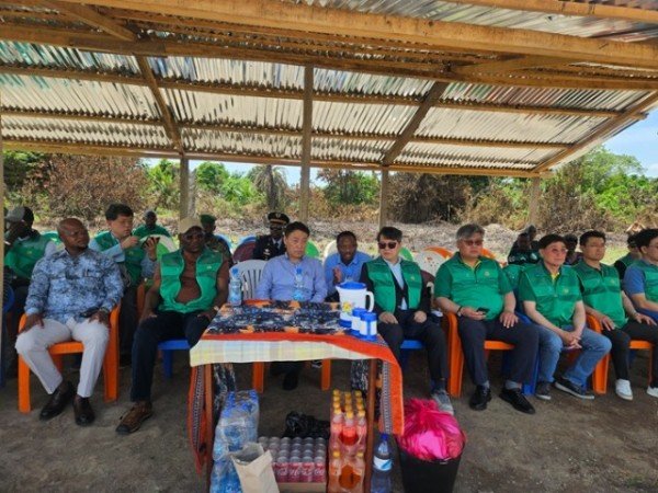 새마을재단 중앙아프리카공화국 출장단 파타마을 현지 방문1.jpg