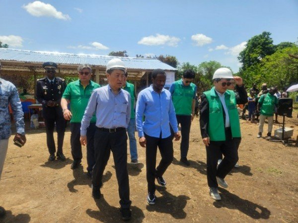 새마을재단 중앙아프리카공화국 출장단 파타마을 현지 방문2.jpg