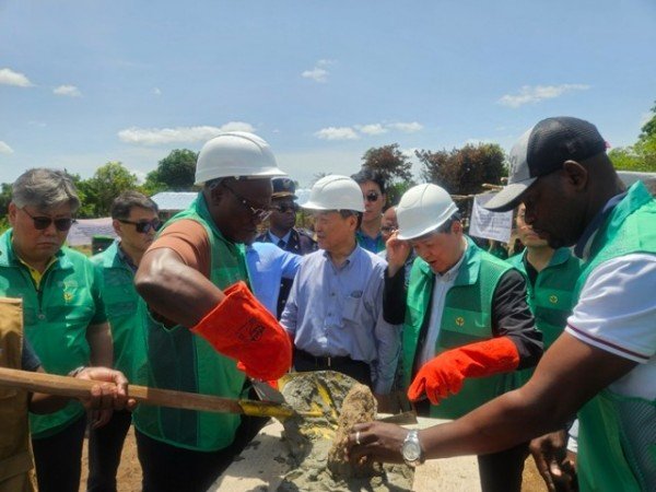 새마을재단 중앙아프리카공화국 출장단 파타마을 현지 방문3.jpg