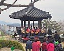 영주-10-1 영주1동 주민자치위원회는 지난 3일 관사골 부용대 일원에서 벚꽃 음악회를 개최했다.jpg