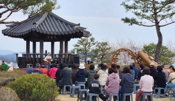 영주-10-2 관사골 부용대 일원에서 진행되는 작은음악회 모습.jpg
