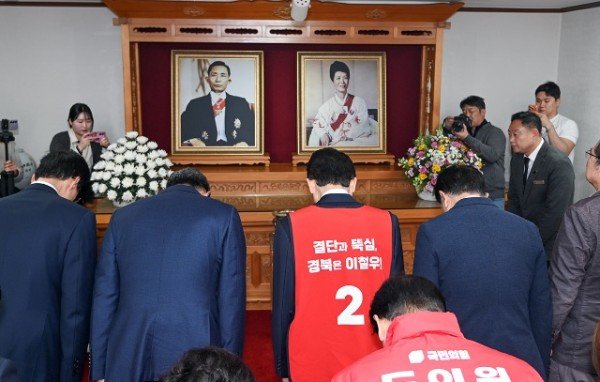 박정희대통령생가참배2 (1).jpg