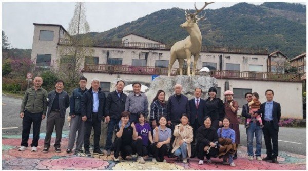 강빛마을 연수 1기생 기념촬영.jpg