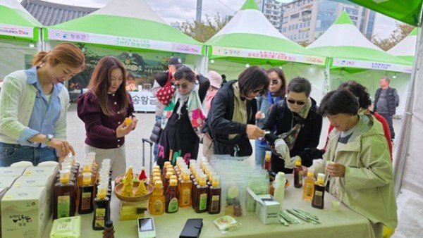 영주-7-1 영주시는 4월17일부터 19일까지 포항 영일대 장미공원에서 열리는 2026 경북의 맛 축제에 참여해 지역 농특산물 홍보에 ~.jpg