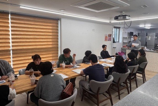 영주-3-1 영주시는 지난 21일 청년창업지원센터에서 골목형상점가 현장 간담회를 개최했다.jpg