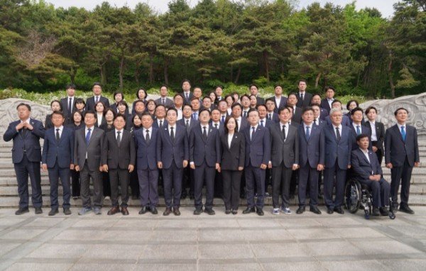 [260507]독립기념관 참배_단체1.jpg