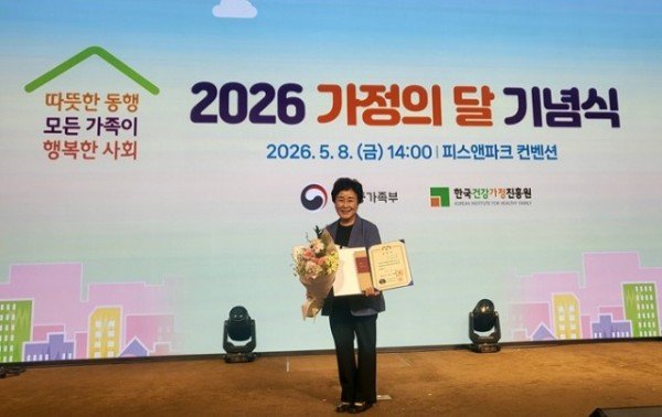 0512 안동복지원 김윤애 원장  ‘가족정책 유공’ 대통령 표창 영예 (1).jpg