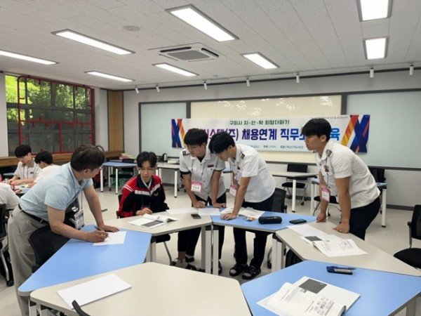 [교육청소년과]2 직업계고 인턴십_2025년 지산학희망더하기프로그램 직무교육(한화시스템).JPG