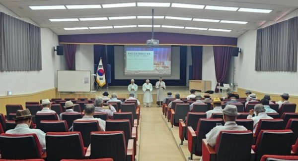 영주-2-1 영주시는 지난 23일 소수서원 충효교육관에서 우리나라의 세계유산 정책을 주제로 특별 강연을 진행했다.jpg