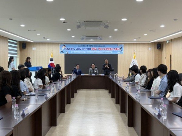 [보도자료]구미교육지원청, 지역인재 육성 장학금 기탁식 및 장학증서 수여식 개최2.jpeg