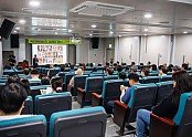 [새마을과]통일벼 자급자족 50주년 맞아 박정희 대통령 리더십 강연 개최 최재천 교수2.jpg