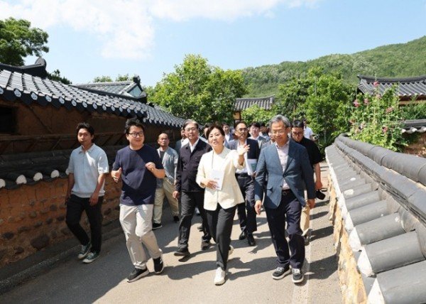 4-3. 사진(영양군 ‘빈집재생 장관상’ 연당1리, 정책현장으로 주목).jpg