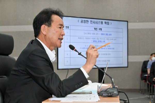 황병직 영주시장 당선인이 공정한 인사시스템 확립에 대해 강조하고 있다.jpg