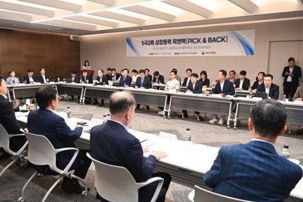 260617 경제부총리행사1 .jpg