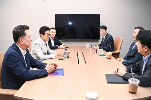 260617 경제부총리행사3 .jpg