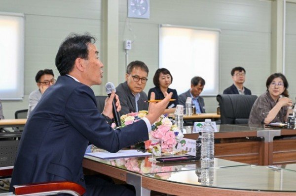 황병직 영주시장 당선인이 베어링국가산단 현장보고에서 발언하고있다.jpg