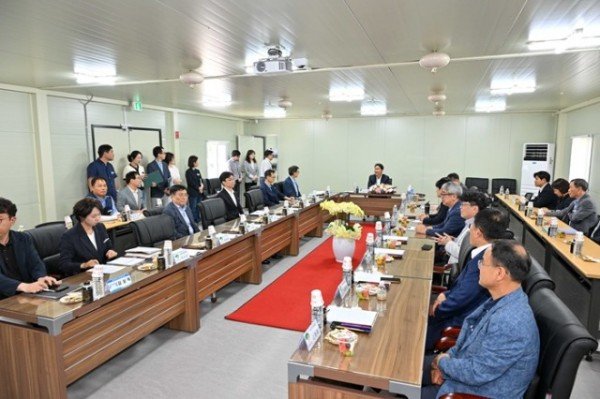 황병직 영주시장 당선인이 베어링국가산단 현장보고회에 참석했다.jpg