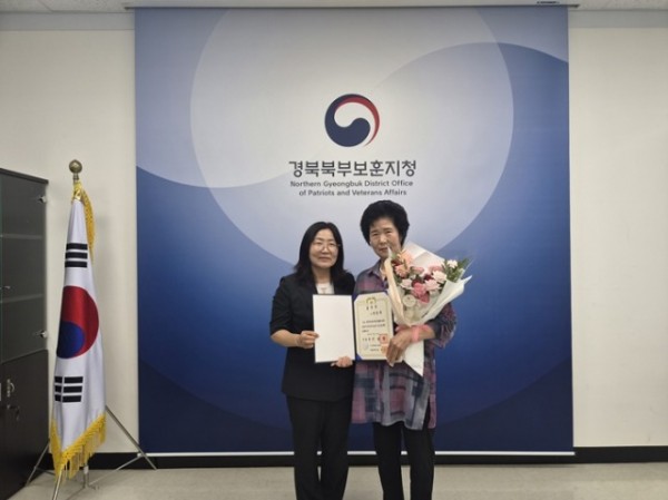 경북북부보훈지청, 독립유공자 故 정원묵 지사 손녀 찾아 훈장 전수 (1).jpg