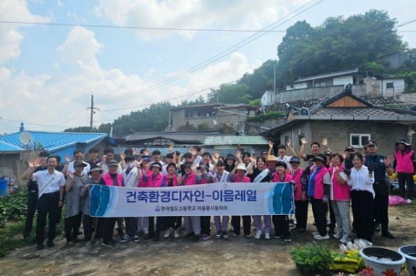 영주-1-1 새직골 새뜰마음사업에서 학생,주민이 함께 만드는 골목 프로젝트가 실시됐다(참여자 단체기념사진).jpg