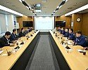 영주-1-1 지난 6일 황병직 영주시장이 sk스페셜티를 방문해 환담을 하고 있다.jpg