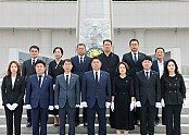 1-1. 20260710 090145 제10대 영주시의회 개원에 따른 충혼탑 참배.jpg