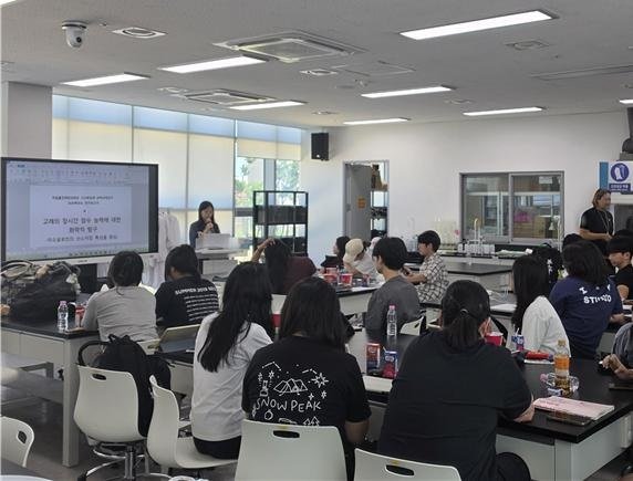 2.경북교육청, 지역사회 연계 ‘학교 밖 교육’으로 고교학점제 지원(과학과제연구 학교밖교육 수업_국립울진해양과학관)_01.jpg