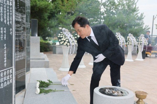 01의성군제공 의성군, 제81주년 광복절 참배행사 개최4.jpg