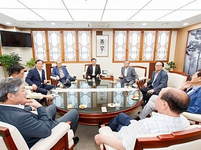 2026.08.20_역대_의장협의회_간담회.jpg