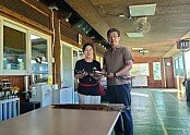 사진1. 의성군 의무정 궁도장 김명숙 총무부장(좌), 세계금궁스포츠협회 김도형 회장(우).jpg