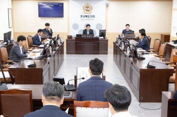 제366회_정례회_통합신공항특별위원회.jpg