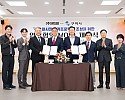 단체사진(왼쪽부터 이정호 시의원  이담규 MSDI 전무  신인호 MSDI 부사장  황성환 MSDI 대표이사  김장호 구미시장  강승수 구미시의장  이재웅 구미도시공사 사장  장미경 시의원).jpg