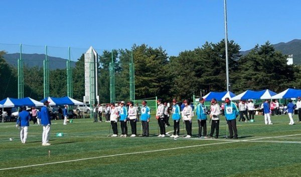 영주-5-1 영주시, 생활체육인 1,160여 명 맞이…게이트볼·파크골프대회 개최(게이트볼 선수단 대기).jpg