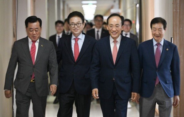 10.6_경북.대구_상생_협력을_위한_4자_회담1.jpg