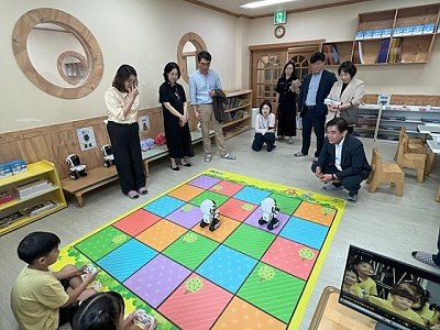 ②_어린이집_돌봄로봇1.jpg