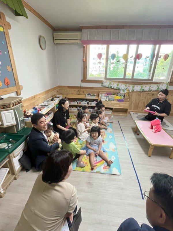 ②_어린이집_돌봄로봇2.jpg