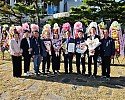 [농업지원과]단체사진(왼쪽 5번째 부터  최용희 구미시농업기술센터 소장  진의환 한국농촌지도자경상북도연합회수석부회장 김광식 한국농촌지도자구미시연합회장).jpg