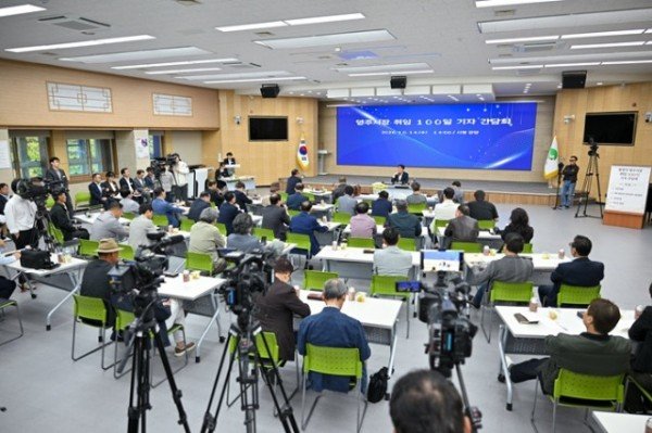영주-1-3 황병직 영주시장 “일하는 방식부터 바꿨다”(기자 질의응답).jpg